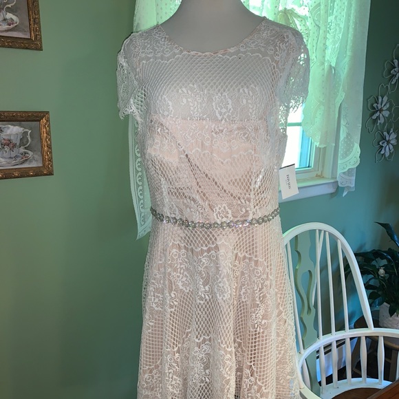 City Triangles Dresses & Skirts - David’s Bridal NWT Formal Short sleeve Formal dress! 16